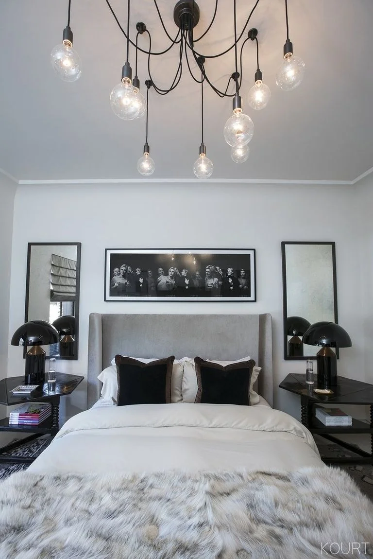kourtney-kardashian-guest-bedroom-01-1513372832.jpg