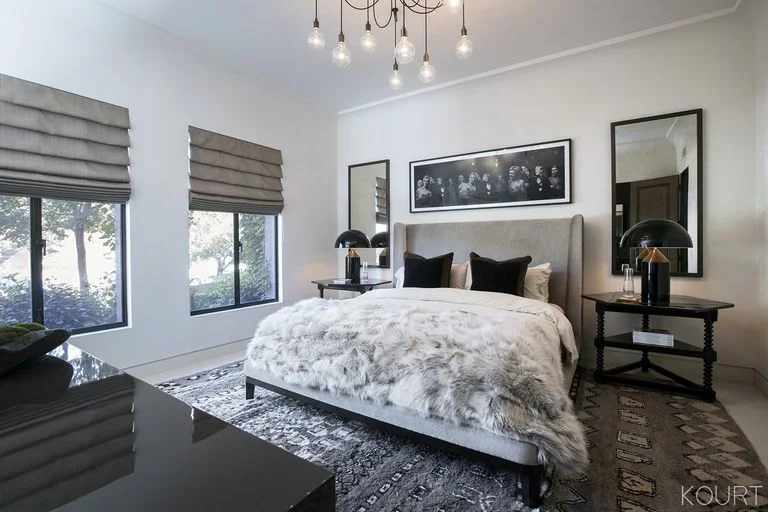 kourtney-kardashian-guest-bedroom-02-1513374663.jpg