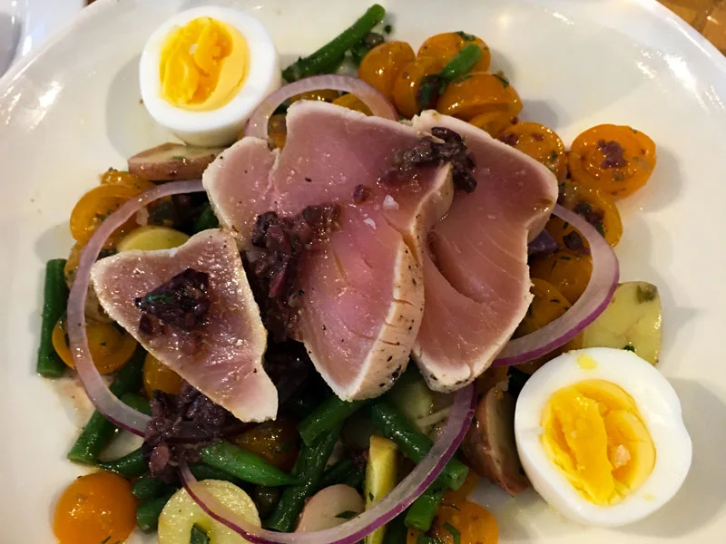 Bistro-Agnes-Salade-Nicoise.jpg