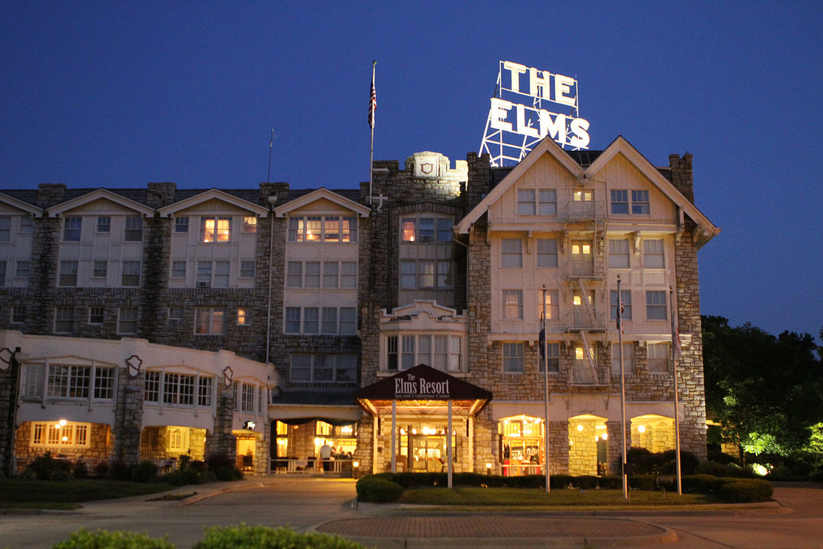 1200px-The_Elms_Resort_at_night.jpg