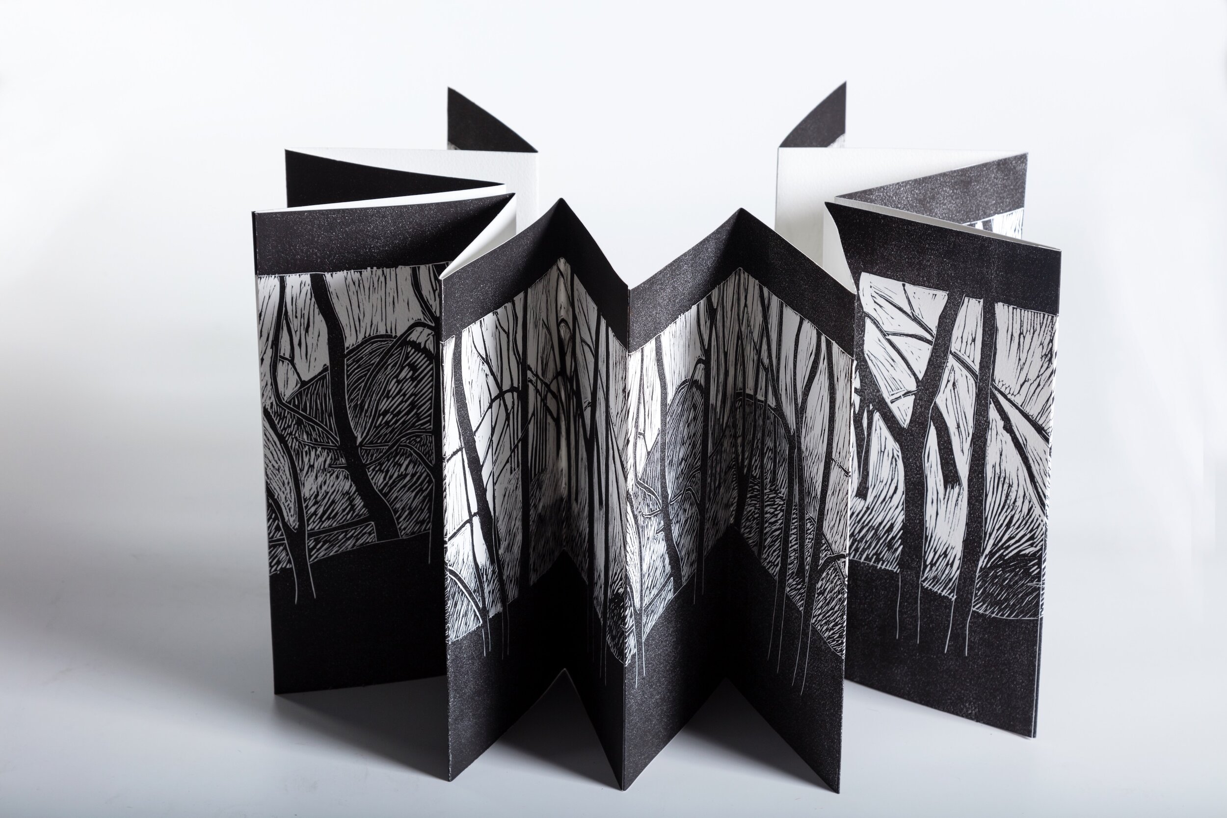 02Jeneid_liz_Behing the beach_artistbk.jpeg