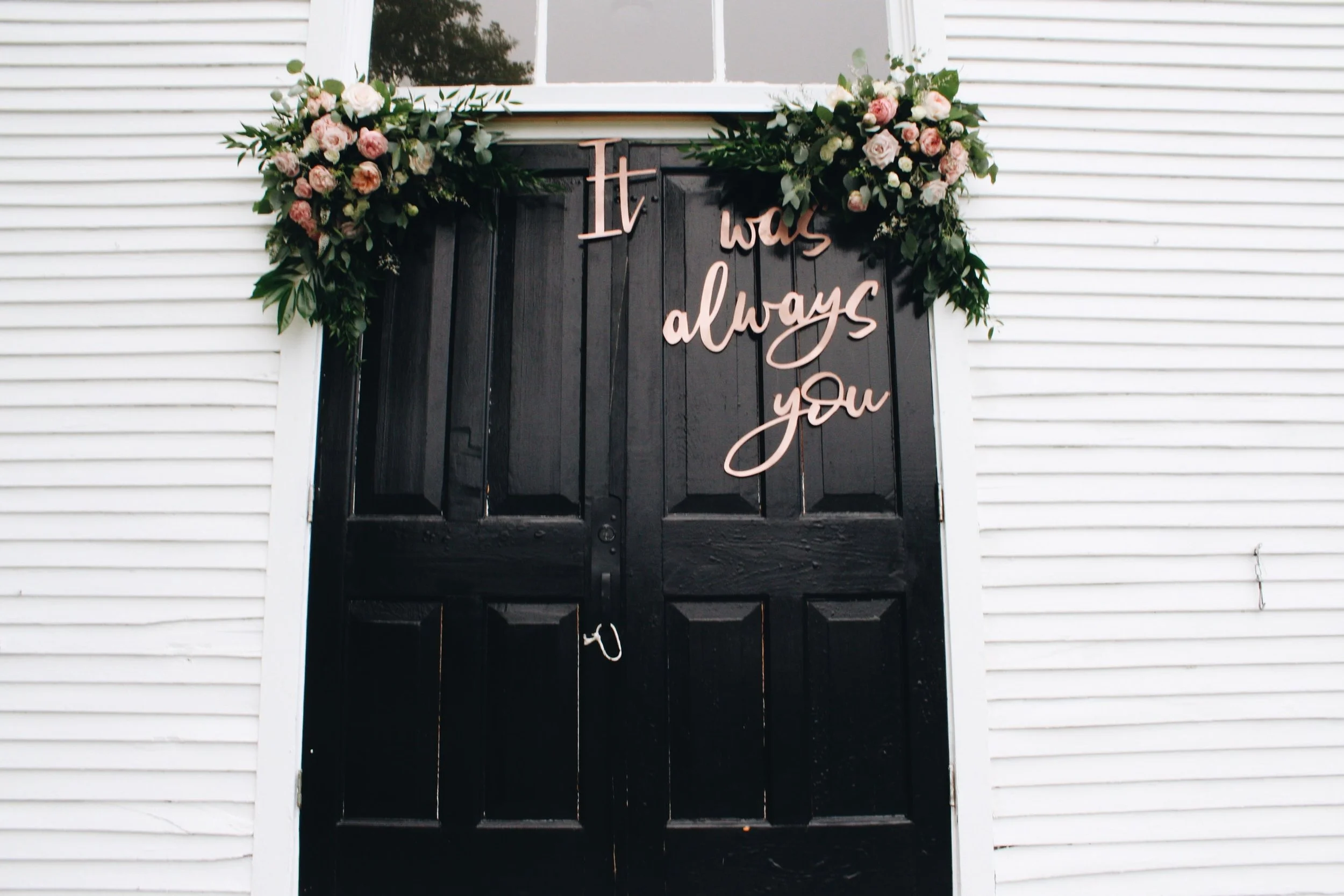 Your Guide on What to Do with Your Wedding Day Decór After Your Big Day is Over
