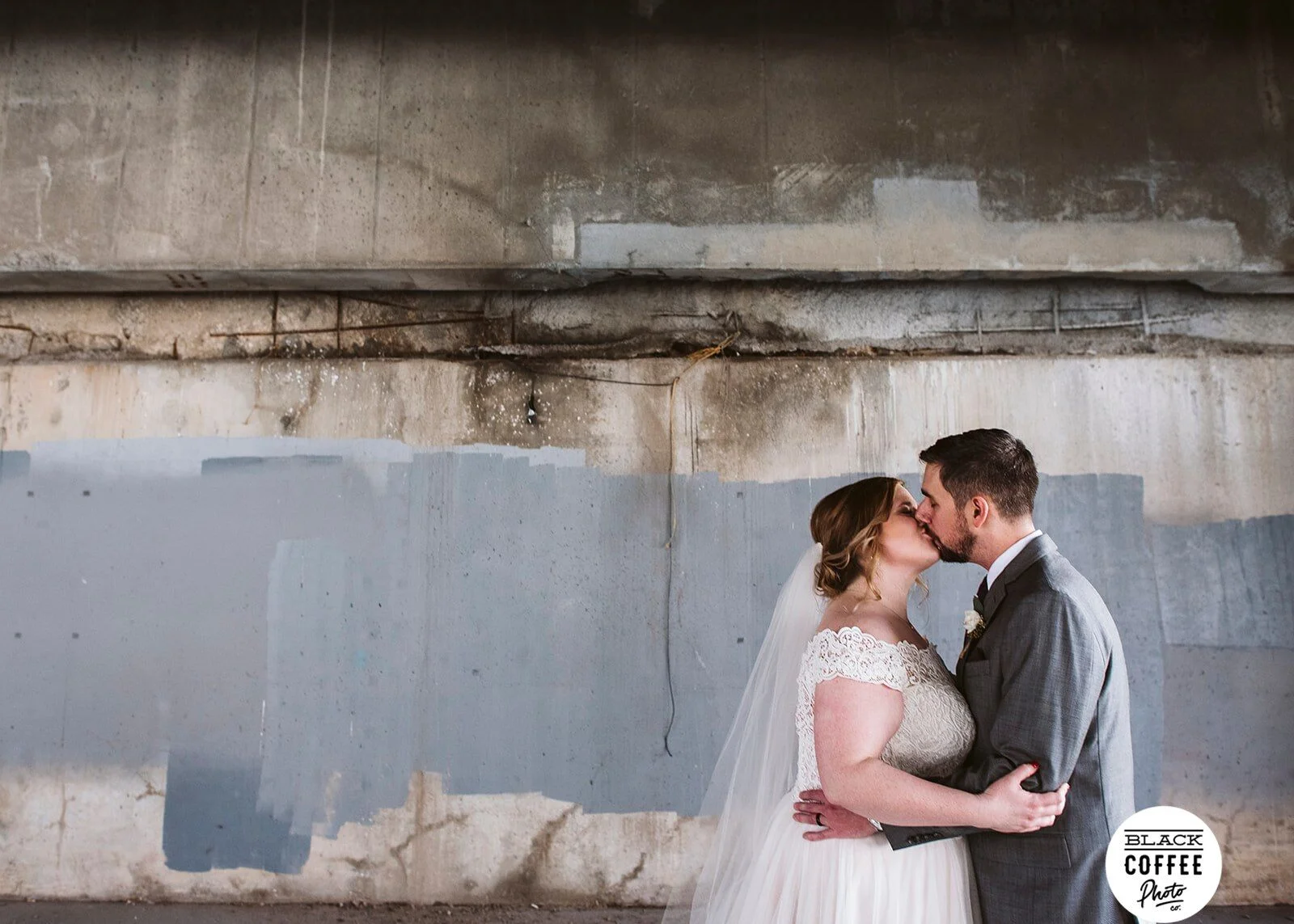 Faryle &amp; Jared’s Rustic Chic Wedding at Mission Theatre