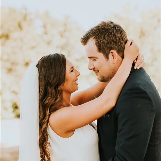 Kelsey &amp; Troy’s Laid-Back Celebration at 1890 Event Space