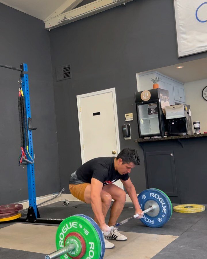 Snatch PR alert 🚨 trust the legs with @nathandamron89 always fun to stare @dsonone in the face while trying to execute a complex movement with maximal weight 😂🤙🏽💪👊🏽🇺🇸 @cal_strength the factory for power.