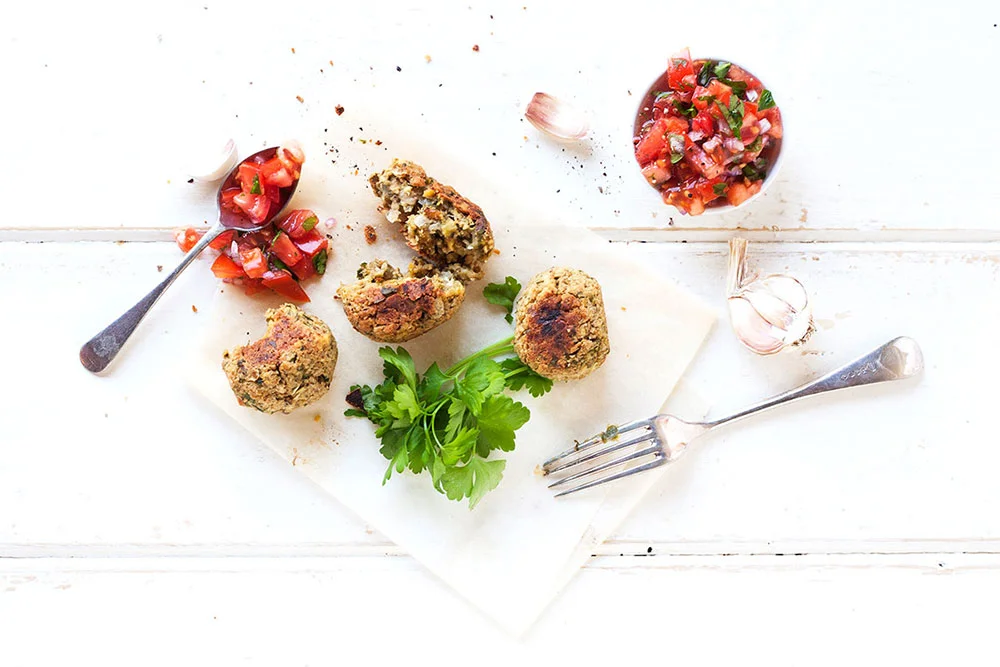 TASTY BAKED FALAFELS WITH TOMATO SALSA