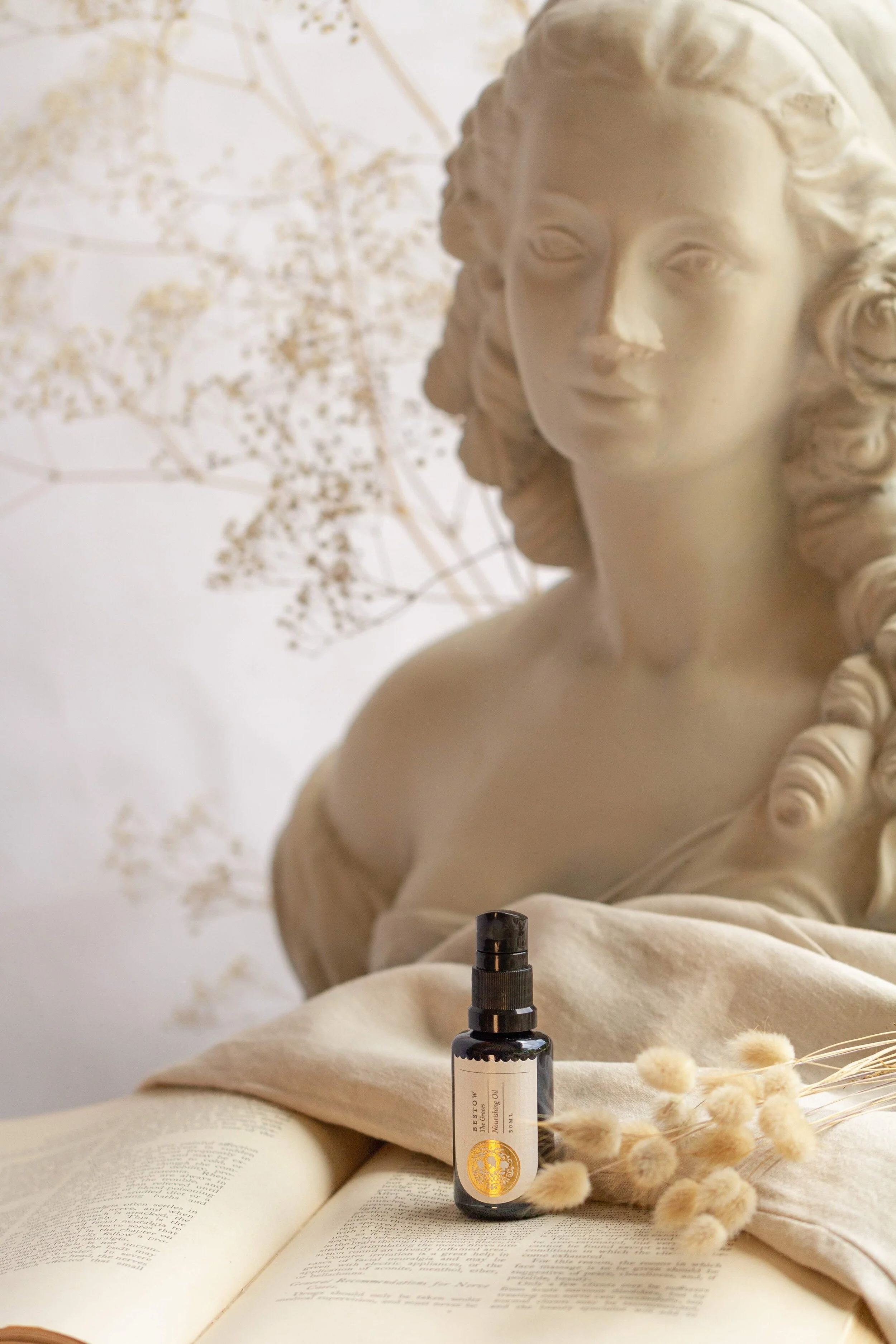 The-Graces-Nourishing-Oil-8-min.jpg