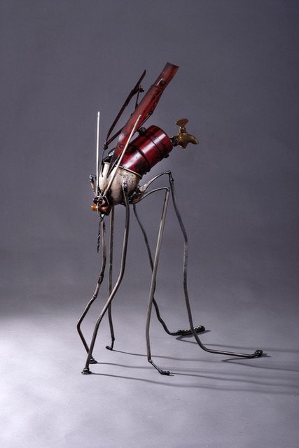 Red Mosquito 87 x 55 x 36 cm