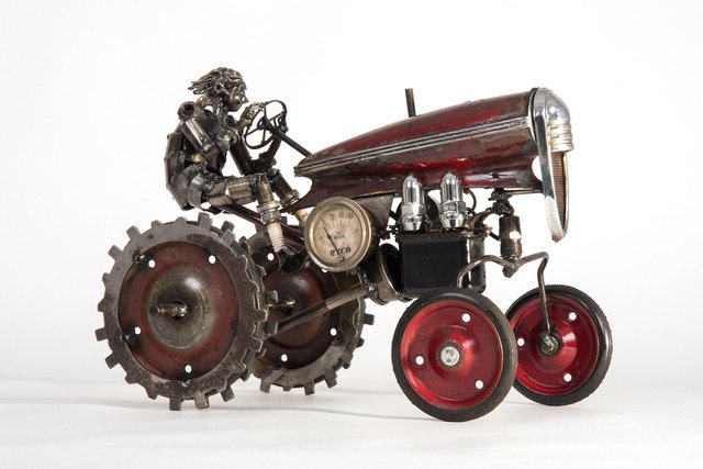Red Tractor 28 x 36 x 27 cm