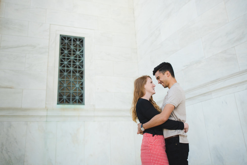 Engagement session at Jefferson Memorial