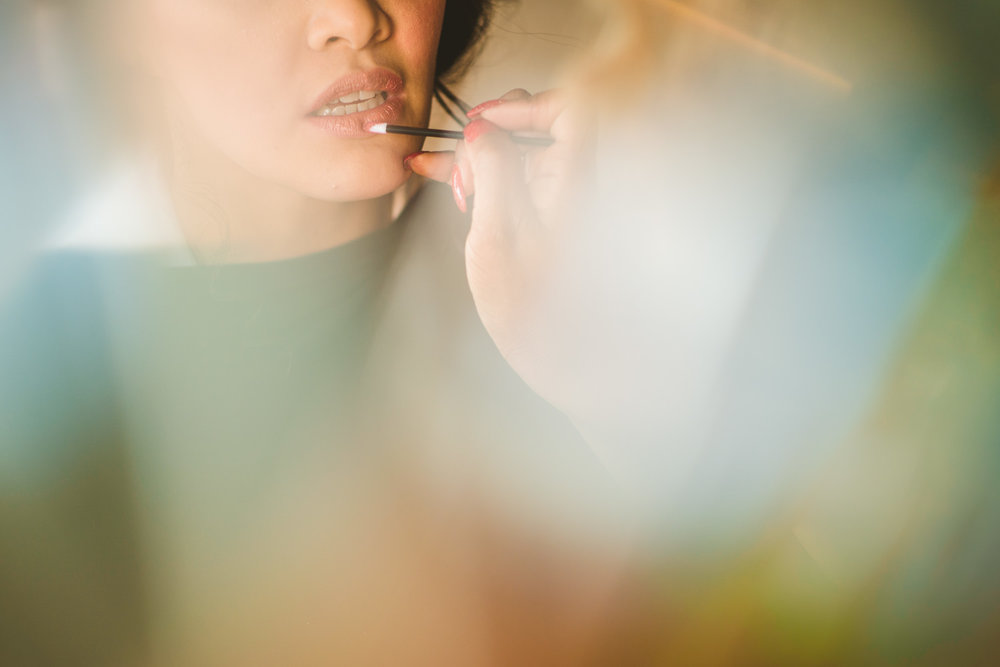 Omni-Shoreham-Hotel-bride-is-getting-ready