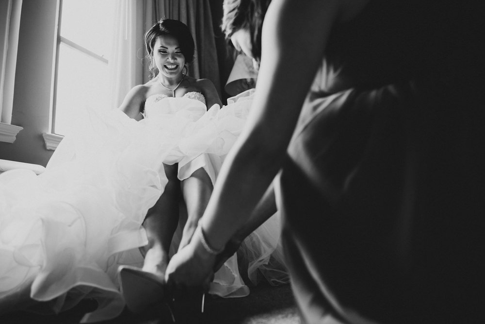 Omni-Shoreham-Hotel-bride-is-getting-ready
