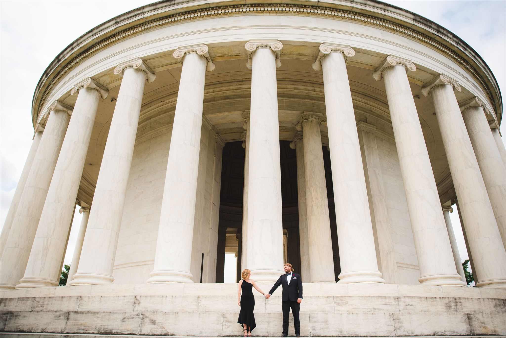 Thomas-Jefferson-Memorial-elegant-engagement-picture-by-Gabriele-Stonyte-Photography