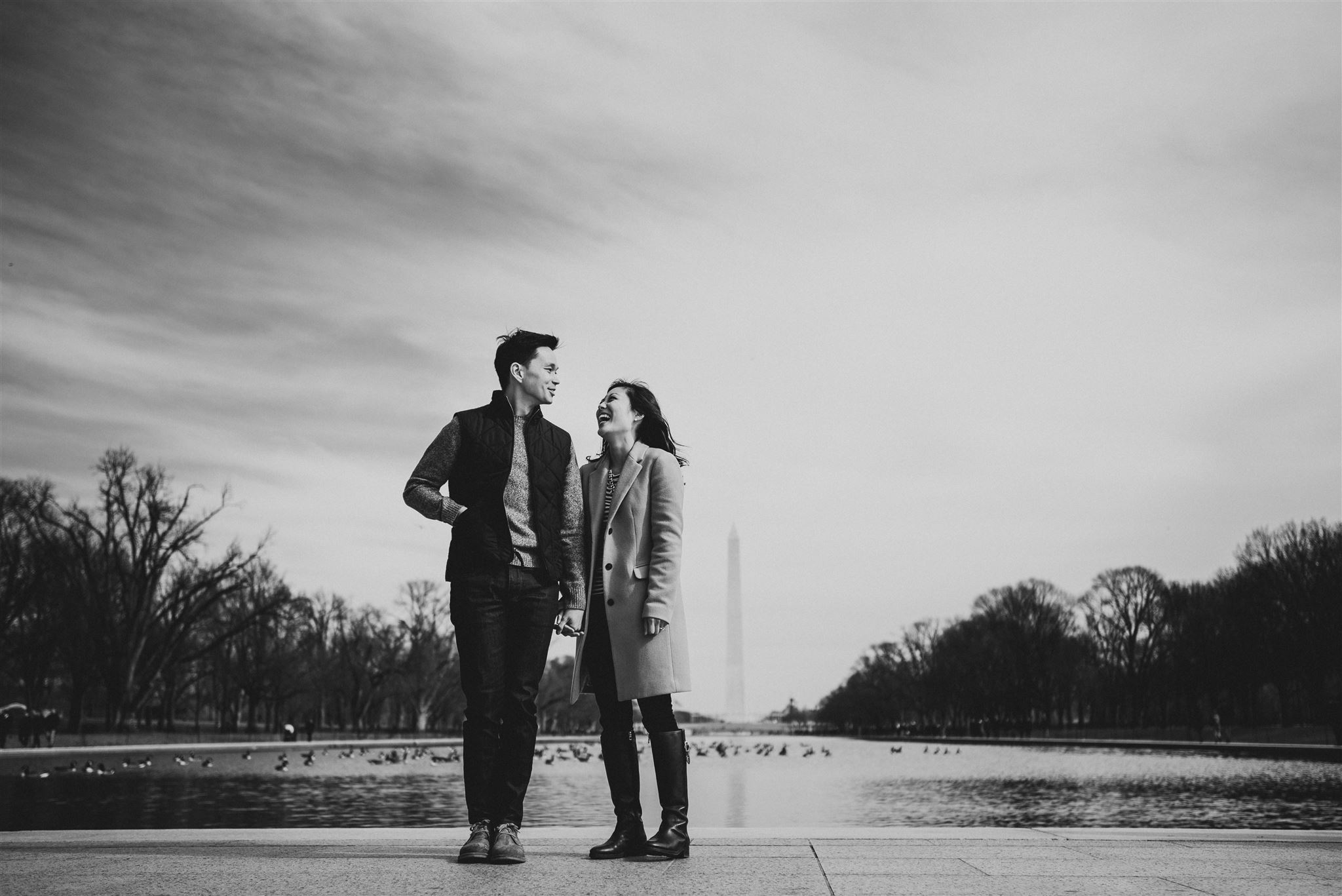 Lincoln-Memorial-Reflecting-Pool-engagement-picture-by-Gabriele-Stonyte-Photography