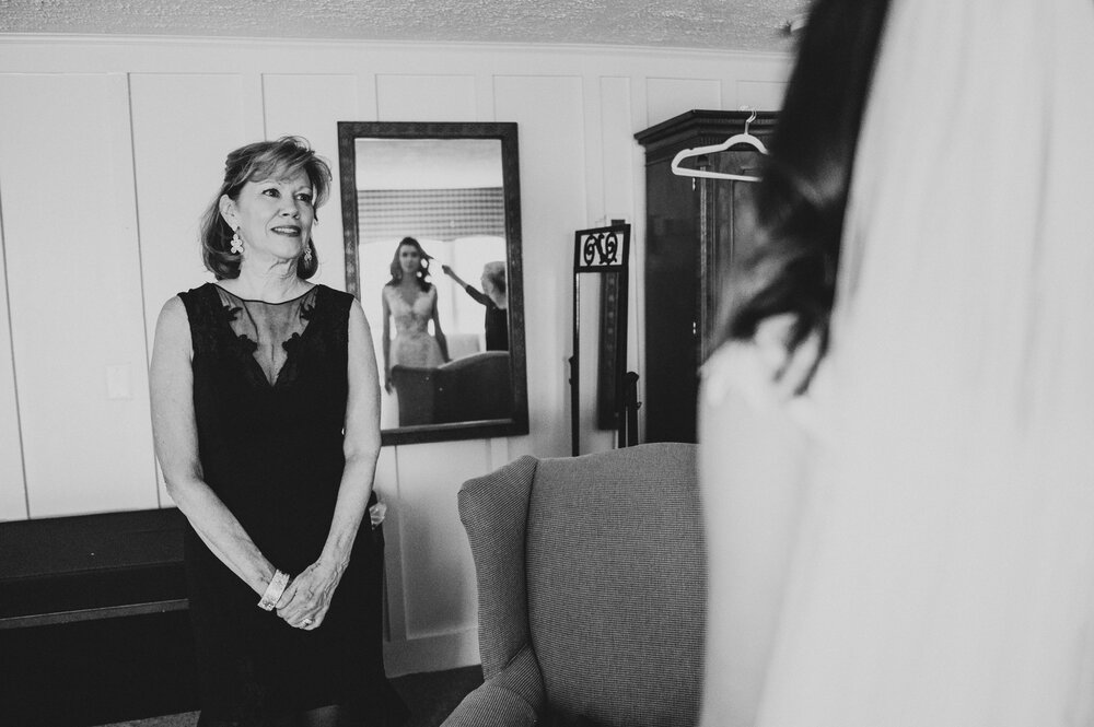 airlie-warrenton-bride-getting-ready-picture-by-Gabriele-Stonyte-Photography