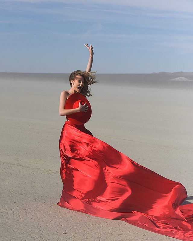 Oh. My. God. The wind on this shoot was #ooc Such a fun day!!!
📸 @erwinloewen 👱🏼&zwj;♀️ @__emilygreen__ ✂️ @reecewalkerhair 💄 @allisongirodaymakeup