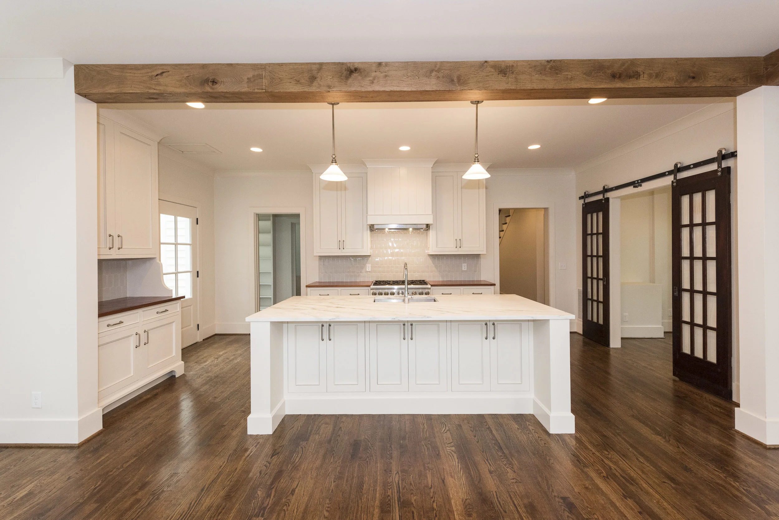 909 kitchen.jpg