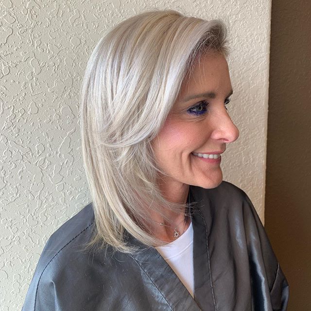 😍🙌🏻 lots of work and dedication.... Most of all.... Patience lots of patience! #mastercolorist #platinumblonde #birminghamhairstylist #thecolorlabstudio #amandacstyles
