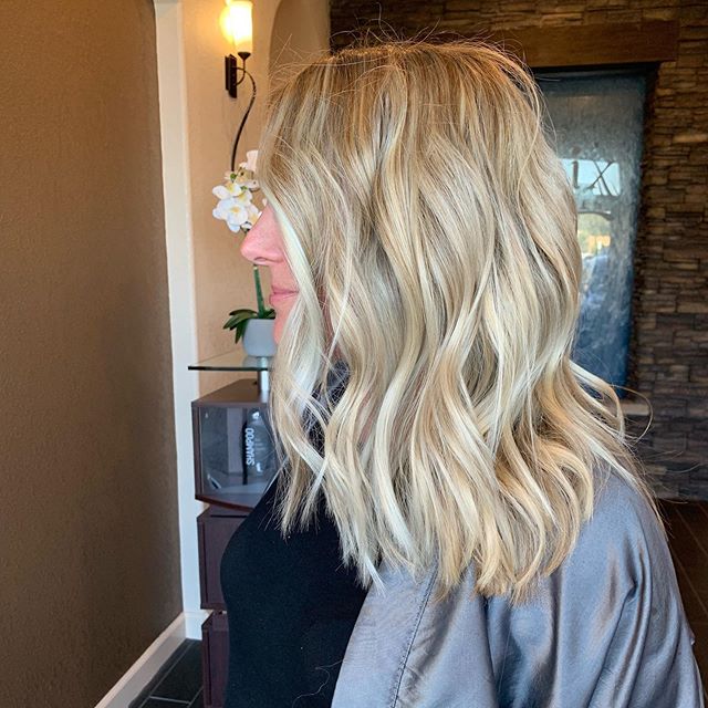 Let&rsquo;s just say, dimensions are also extremely important in order to achieve a beautiful blonde! ✨ #birminghamhairstylist #alabamahairstylist #vestaviahills #mastercolorist #colorchemist