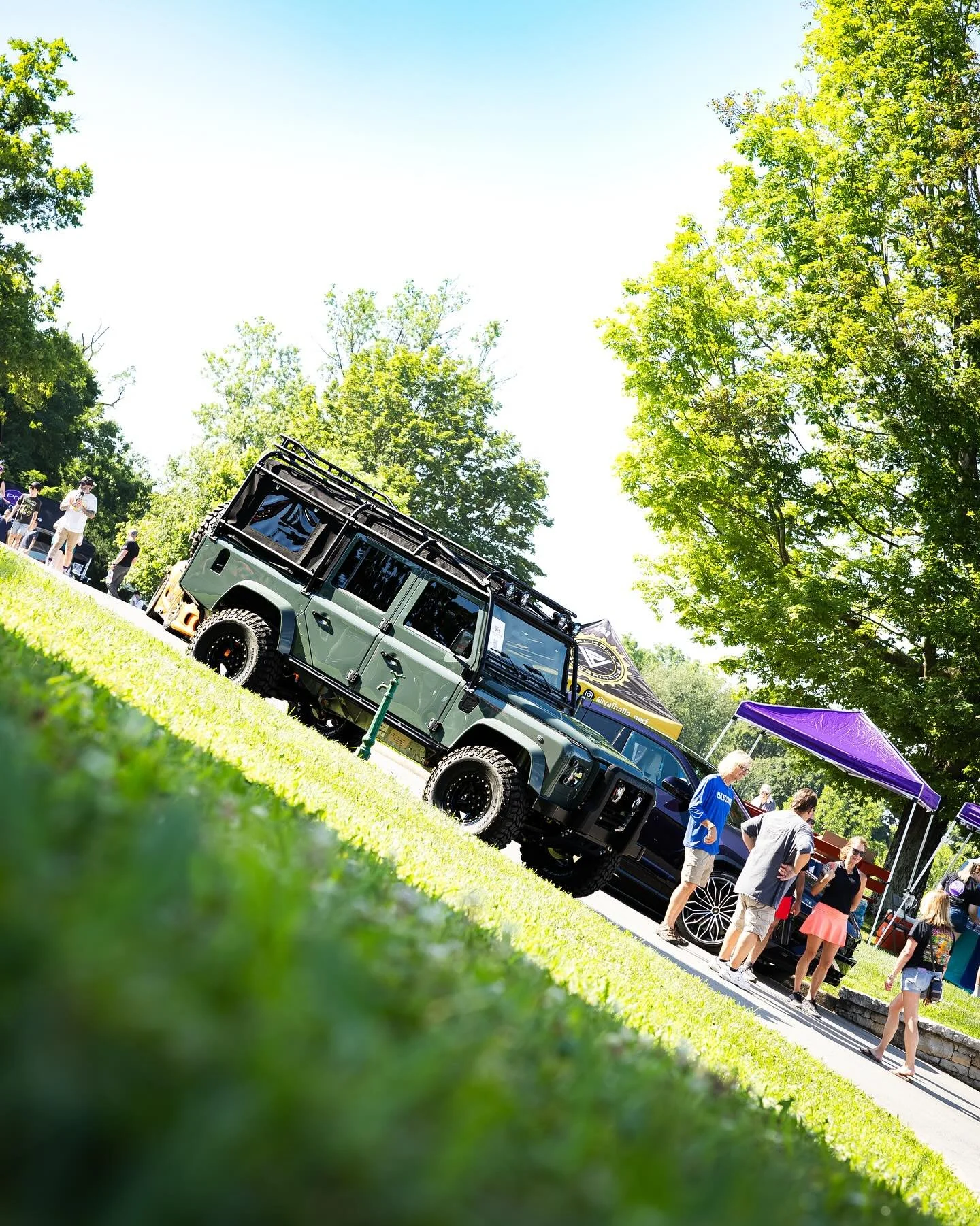 Picture perfect from every angle…. #defender110 #landroverdefender #defenderlove #classicdefender #custom #dreamit #keswickgreen #dieseltrucks #best4x4xfar #saturday #weekend #goanywhere #notatrailerqueen #kentucky #farmtruck 
Photo Credit @g