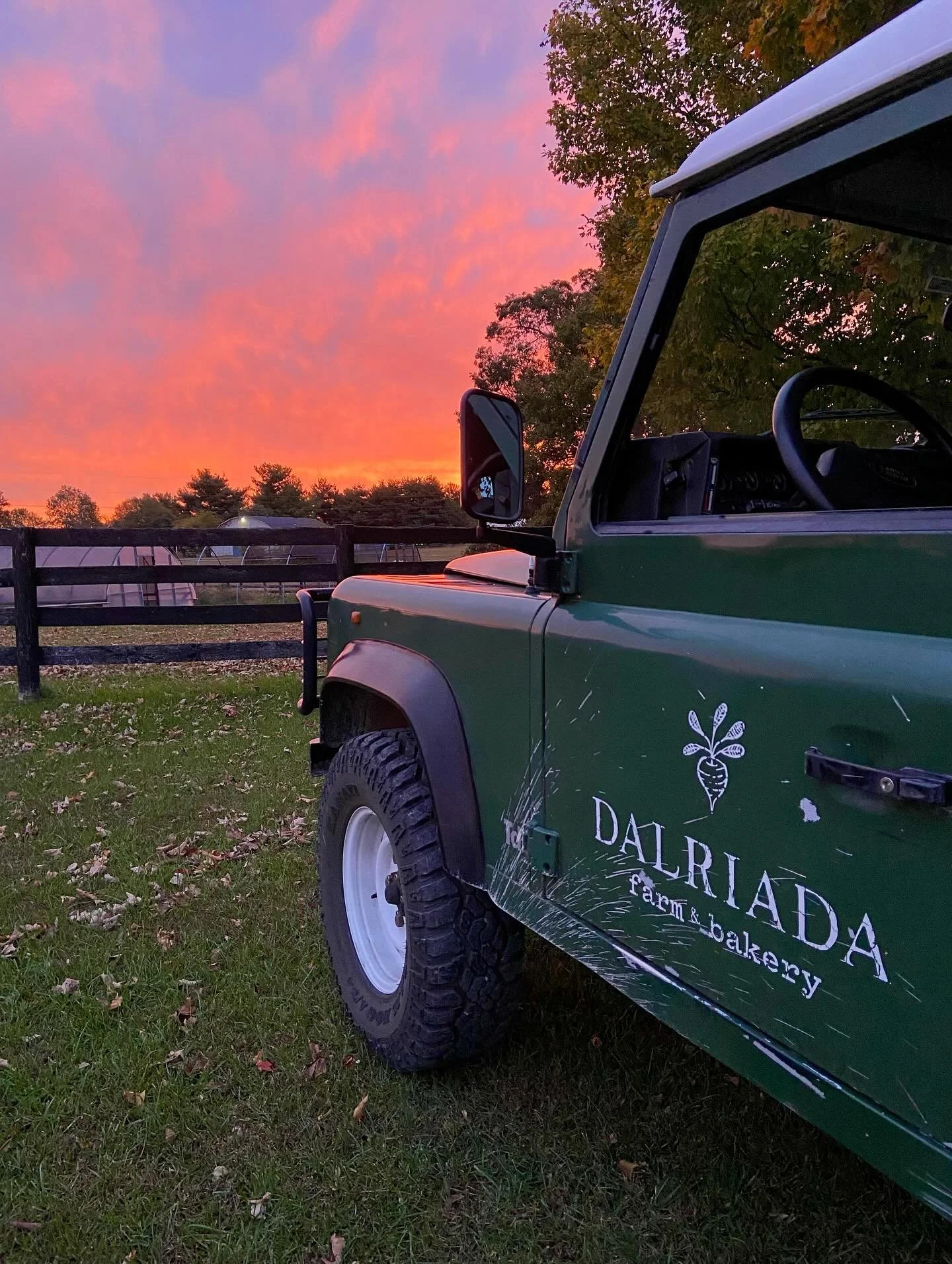 Good morning&hellip;. #defender110 #farm #landrover #worktruck #notatrailerqueen #best4x4xfar #sunrise #farmlife #readyforadventure #simplelife #kentucky