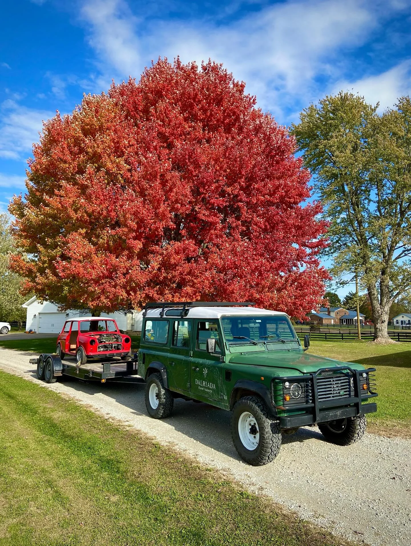 Mini on the move&hellip;. #fall #farm #project #classic #defender #weekend #classicmini #mini #anotherproject #halloween #autumn #tree #farmtruck #kentucky