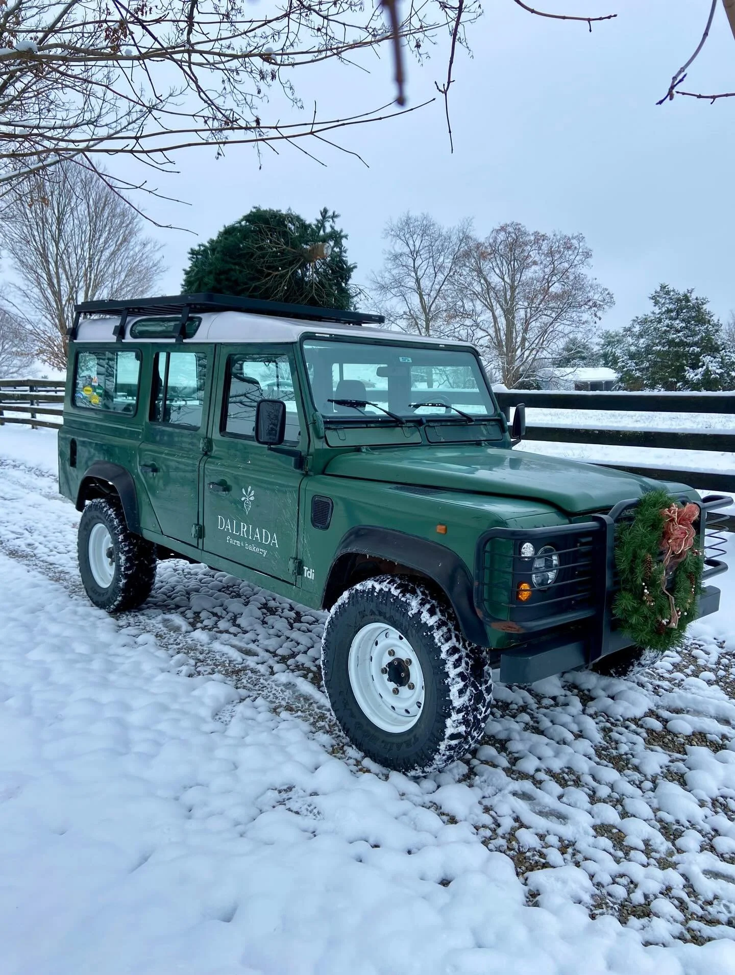 It&rsquo;s that time of year again&hellip;  #winter #snowday #defender #defender110 #best4x4byfar #farmlife #bakery #notatrailerqueen #kentucky