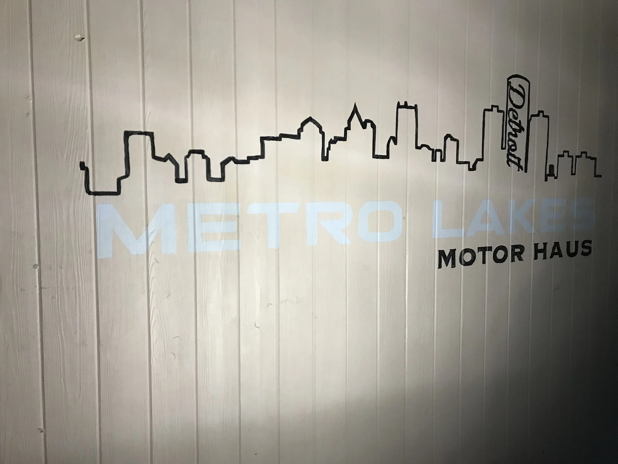 Metro Lakes Motor Haus Logo