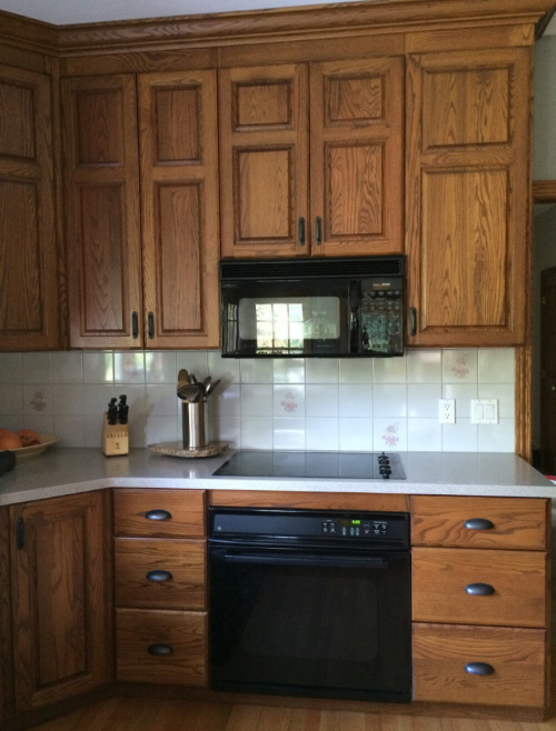 Upgrade Your Kitchen with Stunning Honey Oak Cabinets and White ...