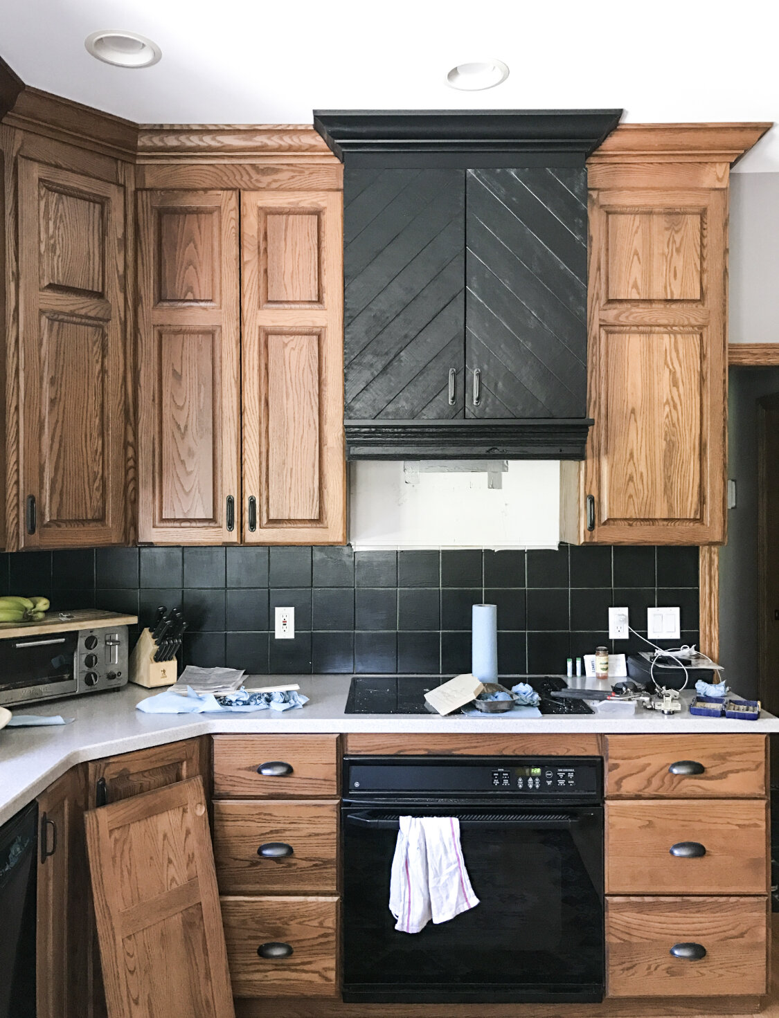 How To Make An Oak Kitchen Cool Again, Are Oak Kitchen Cabinets Still In Style