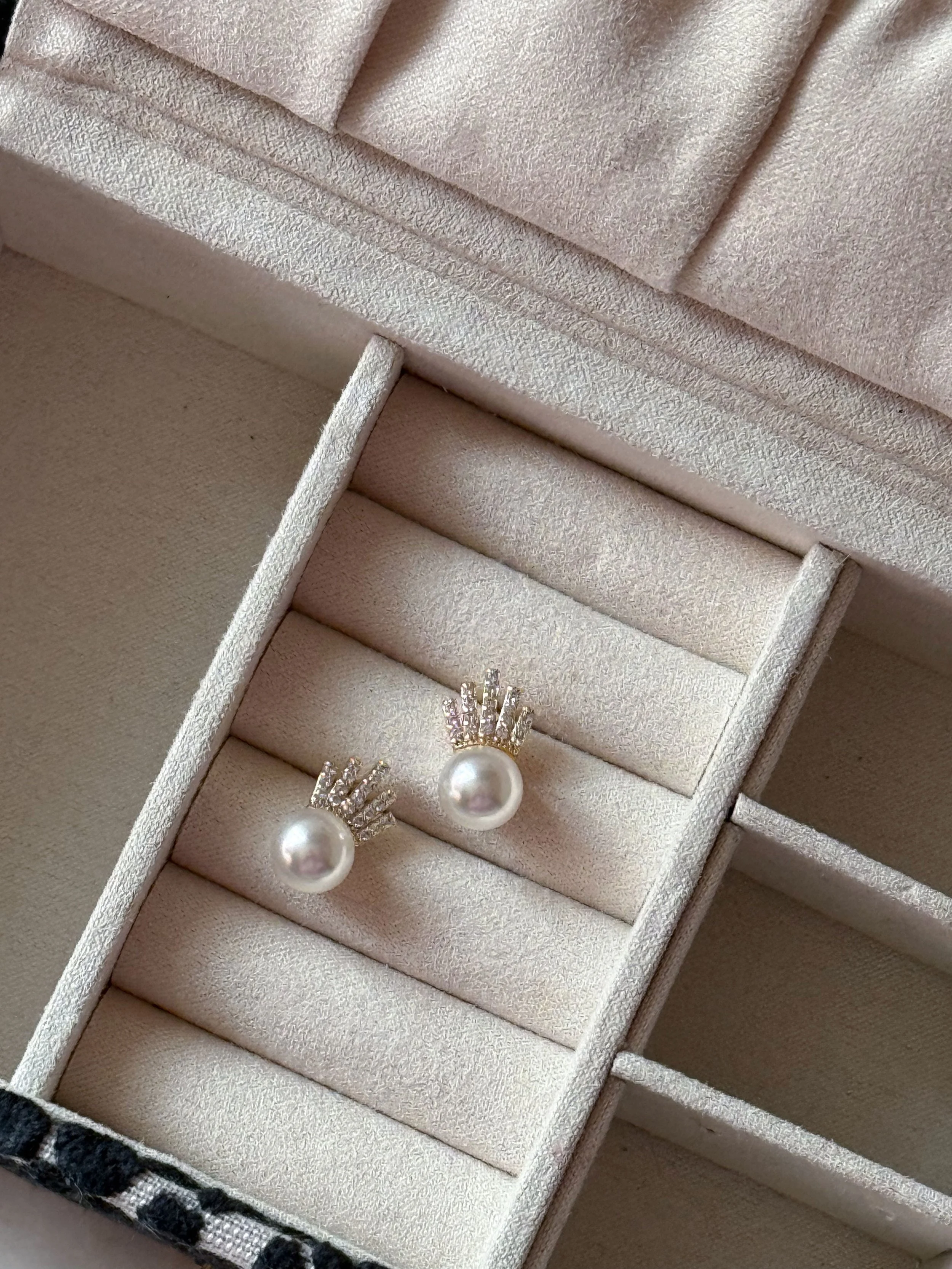 queen-pearl-diamond-earrings.jpg