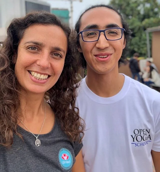 @openyogaonline: Desde niños nos han pintado que los superhéroes tienen que tener capa y disfraz para ejercer sus superpoderes. Tal vez la realidad nos muestre que los verdaderos héroes son personas como tú y como yo que por un momento dejamos de