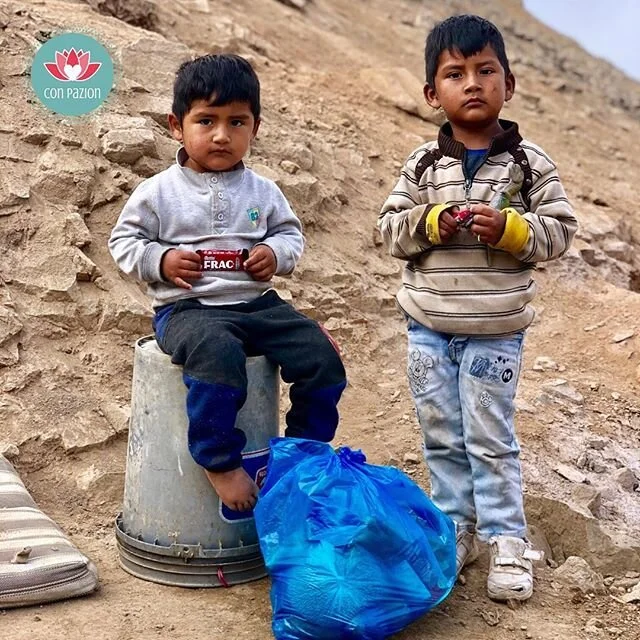 We would like to introduce you to Dilan and Joni, two students of our school. The two brothers, aged 3 and 4, live with their 6-month-old brother and their parents in the most remote area of our school. The living conditions of these children are har