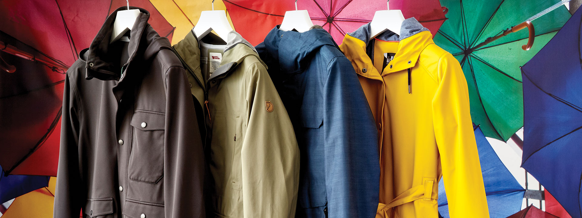 Virtuoso Life: Stylish Raincoats for Travel