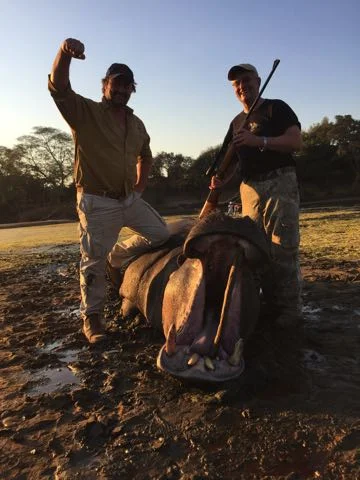 Hunt in Africa 70.jpg