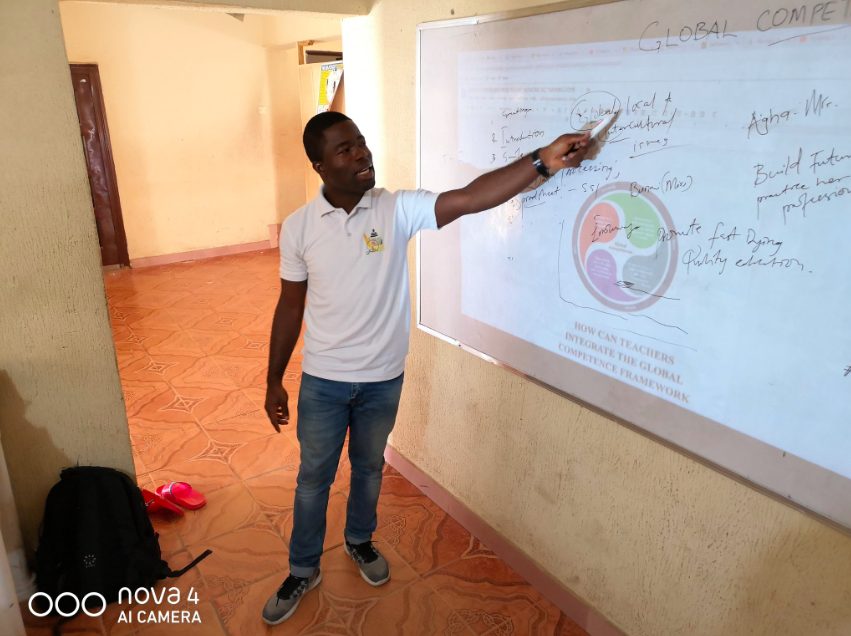 Having examined the global competence framework , teachers had the opportunity to identify their preferred SDGs Targets and pledged to walk their students through taking actions for the @GlobalGoalsUN