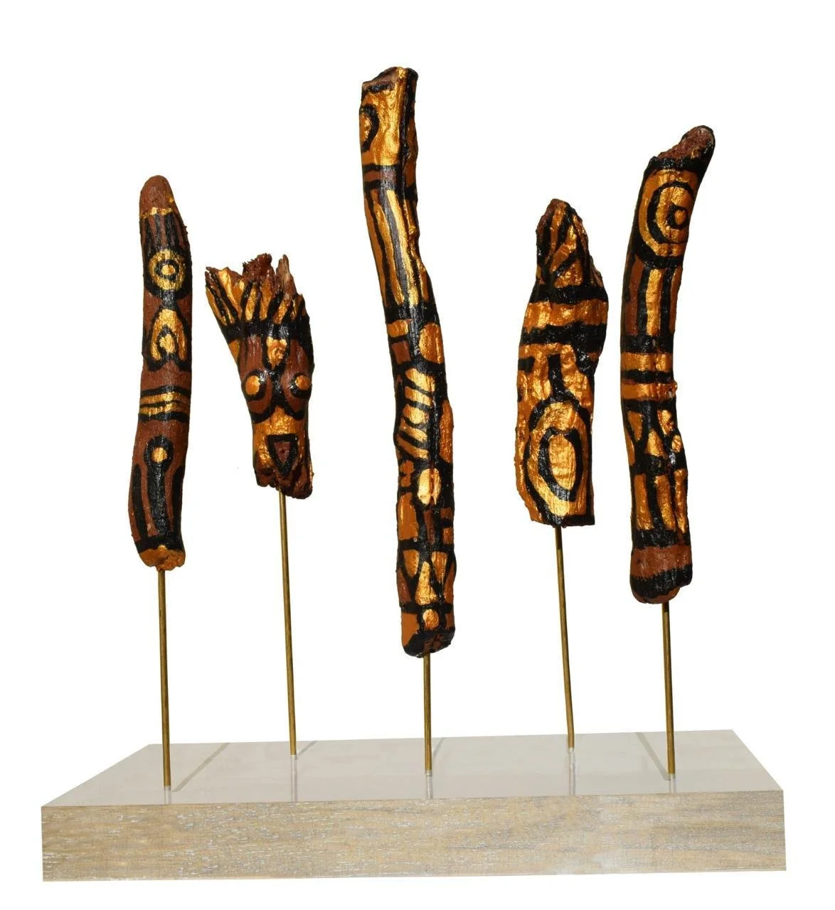 Αννα Αχιλλέως-Staeubli, Offerings II, Αναθήματα, κλαδιά δένδρων, χρωστικές ουσίες, ακρυλικό σε βάση από πλεξιγκλάς, 15-30cm.