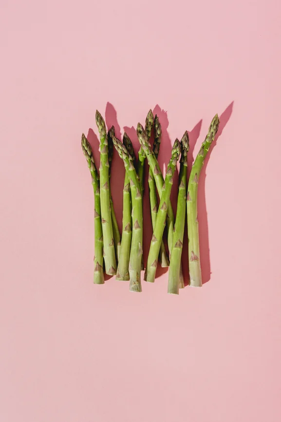 Stocksy_txp535c5fe3uhl100_Small_1422814_asparagus.jpg