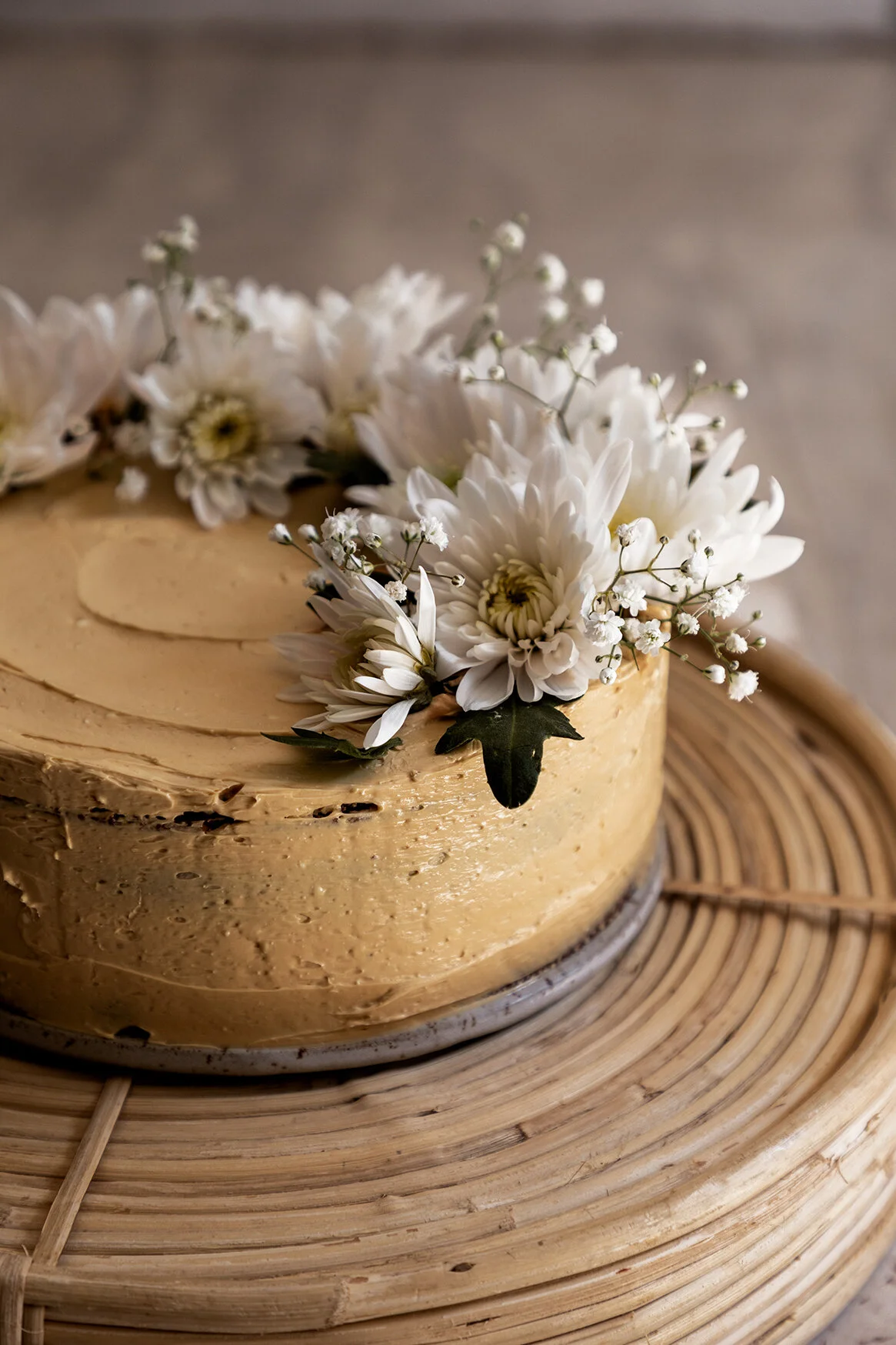 TOASTED ALMONDS CAKE W/ CARAMEL BUTTERCREAM 