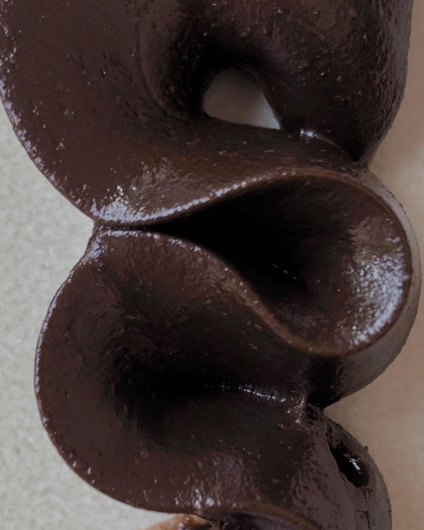 textured chocolate ganache 
____
#chocolatetextures #chocolateganache #testswithchocolate #texturetests #sosmooth #glossychocolate #recipedevelopmentwithchocolate #alexandramitsiou