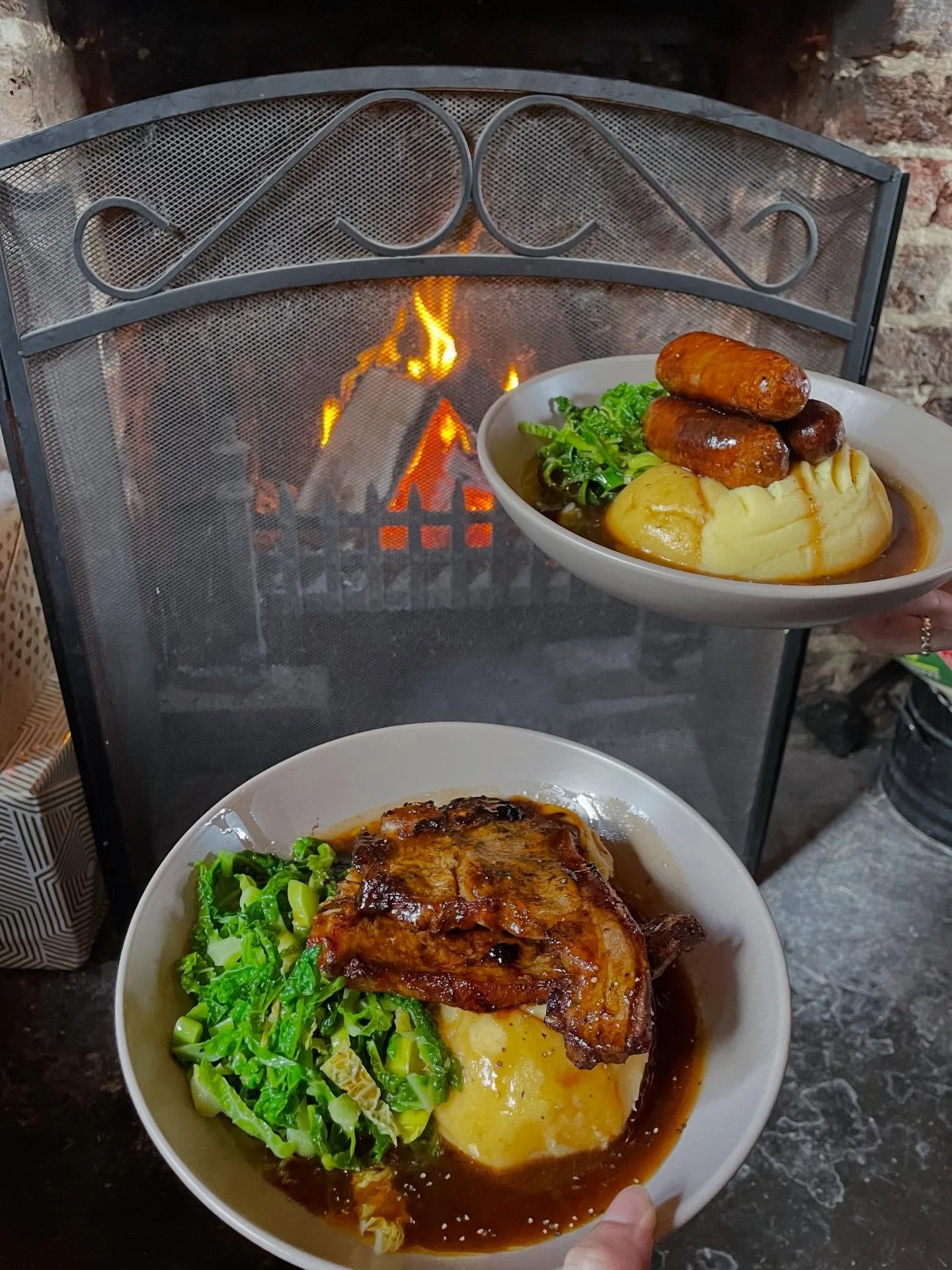 ✨FOOD GLORIOUS FOOD✨

It might be stormy outside, but the only storm at The Signalman is the one @bigsams_kitchen is cooking up!

We all know his team make one mean roast, but his day to day menu is bloomin lush &amp; perfect for this rubbish weather