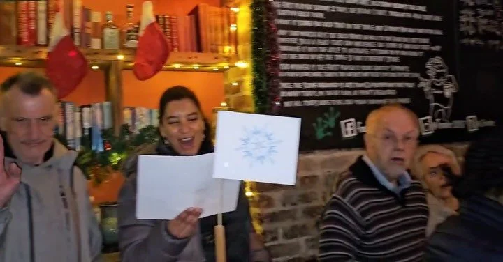 ✨CHRISTMAS CAROLS✨

Come TOMORROW (Wednesday 10th December) as our lovely neighbour, Philip, heads up a voluntary choir to bring some Christmas cheer to the pub!

Starting at 7:15pm and doing 2x 15 minute sets, come grab a mulled wine &amp; relish in