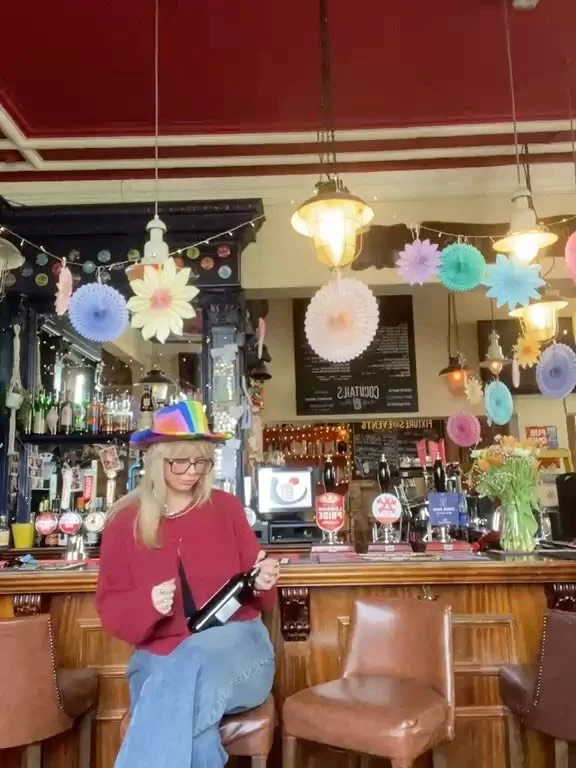 ✨IT&rsquo;S BANK HOLIDAY BAAAAAAABES✨

POV: it&rsquo;s Bank Holiday AND payday Friday AND @keyboardkaraoke and you need to practice your act!

We&rsquo;ve got loads of gorgeous stuff for you with #keyboardkaraoke starting at 8pm tonight!

We&rsquo;ve