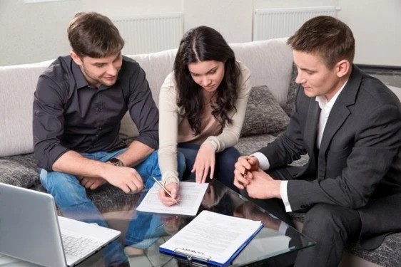 Who Should I Consider: Solicitors or Conveyancers?