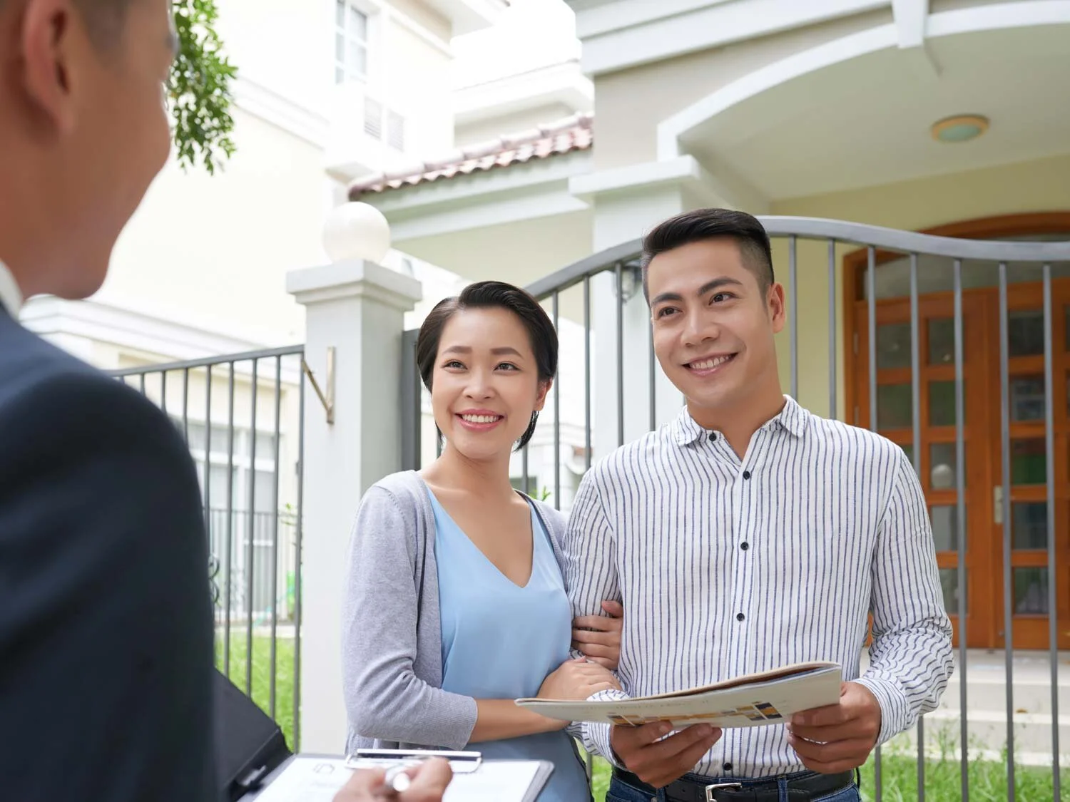meeting-with-estate-agent.jpg