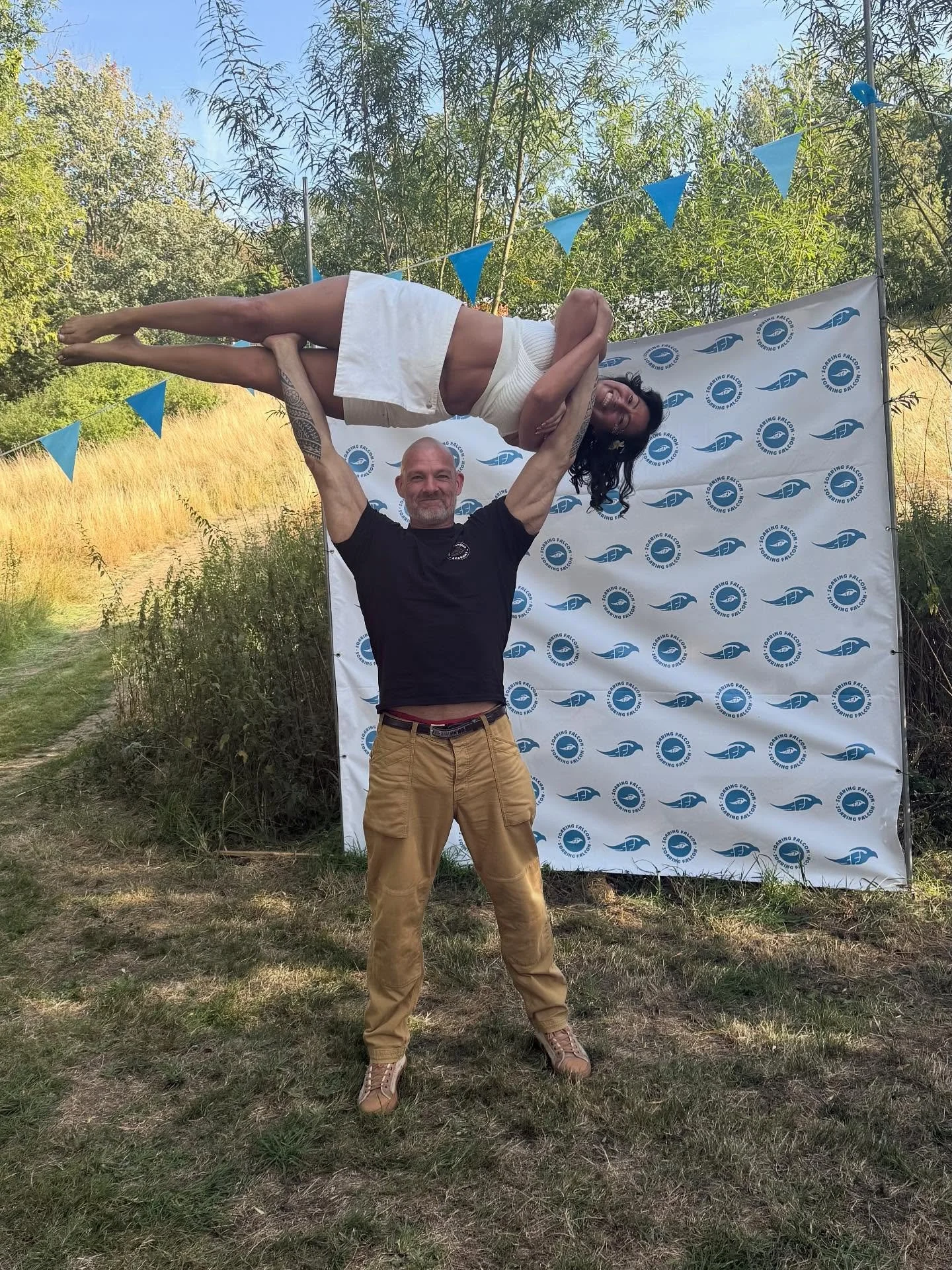 There is only one way to end a Festival #FalconFest 2025 😂

A huge thank you to @mrjamescrossley  AKA #Hunter for my epic lift I&rsquo;ve been dying to do for ages ! 😂

#gladiator #hunter #alexfalconhuerta #10years #businesscelebration #womeninbusi