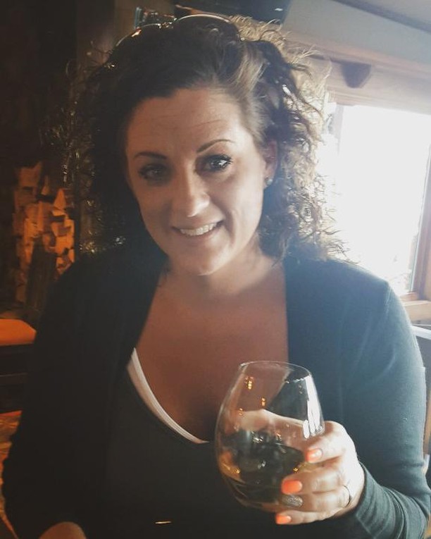 Shout-out to Korie, our Team Member of the week! 😊
Korie has been a bartender with us for over 12 years! Her favorite menu item is the Faro (great choice!) 🍕🍕
Fun Fact about Korie: She rescues stray cats when she sees them in parking lots or on th