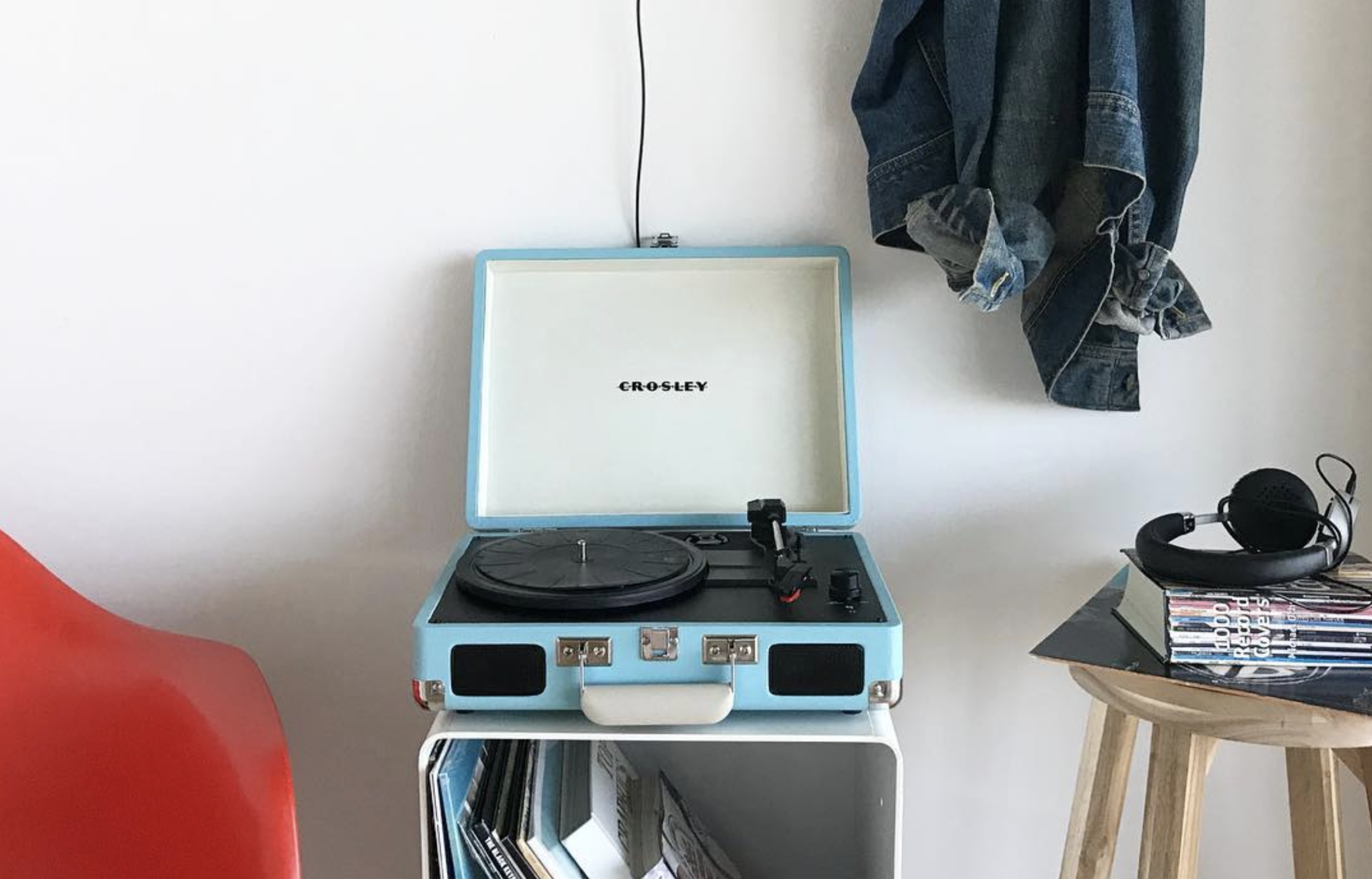 Nostalgic Cruiser Deluxe turntable by Crosley .