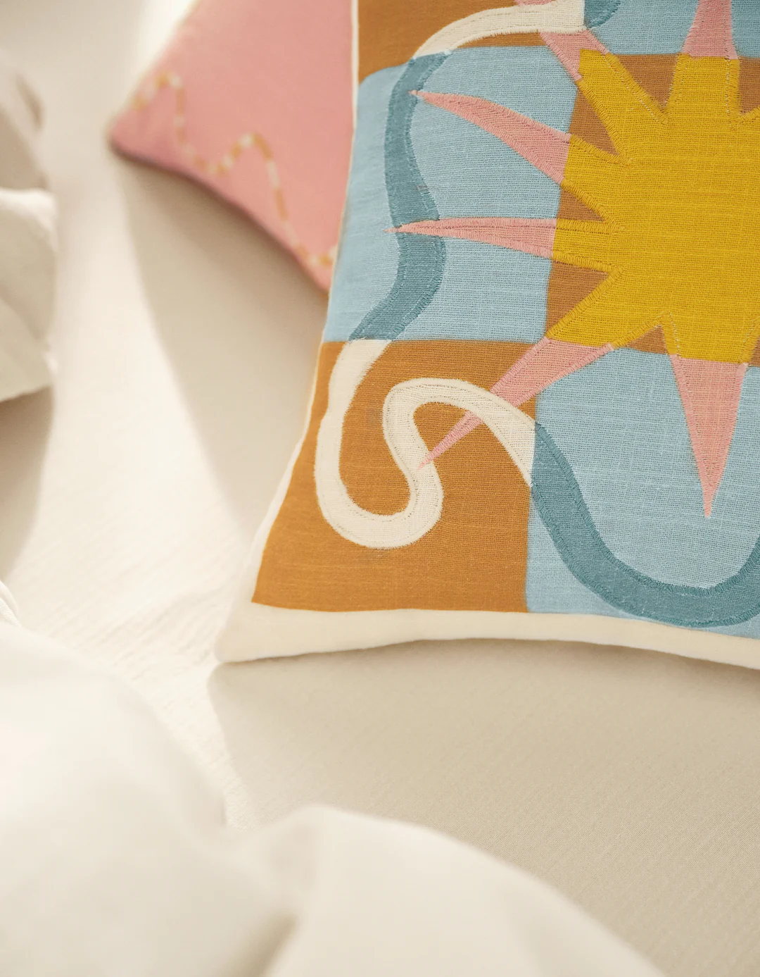 bonsoirs-decoration-coussin-coton-star-orange-bleu-pp-3.jpg
