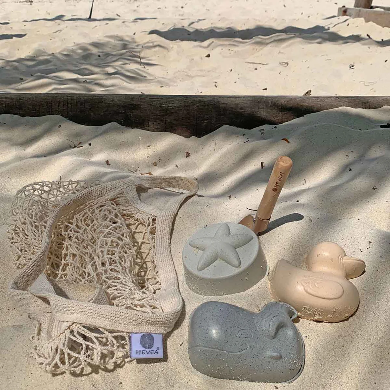  Discover the best summer essentials for babies! From breathable outfits to sun-safe gear, find everything you need to keep your little one cool, comfy, and protected for beach days, park strolls, and backyard fun. 